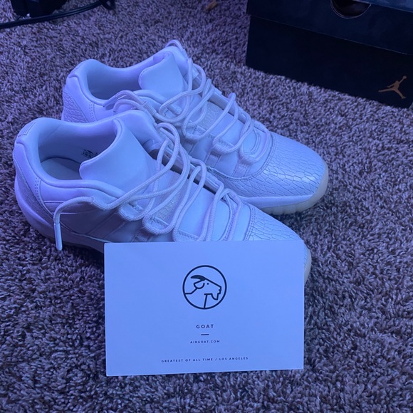 air jordan 11 frost white